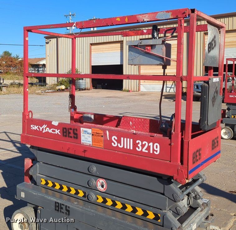 image for item OL9040 Sky Jack SJ III -3219  scissor lift