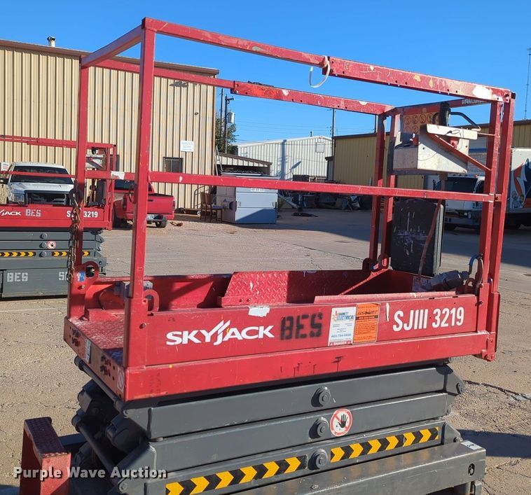 image for item OL9040 Sky Jack SJ III -3219  scissor lift