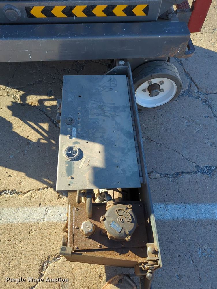 image for item OL9040 Sky Jack SJ III -3219  scissor lift