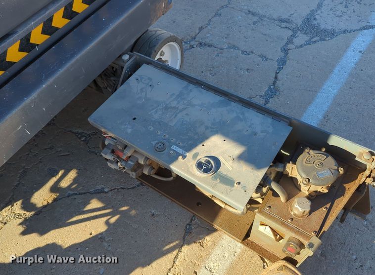 image for item OL9040 Sky Jack SJ III -3219  scissor lift