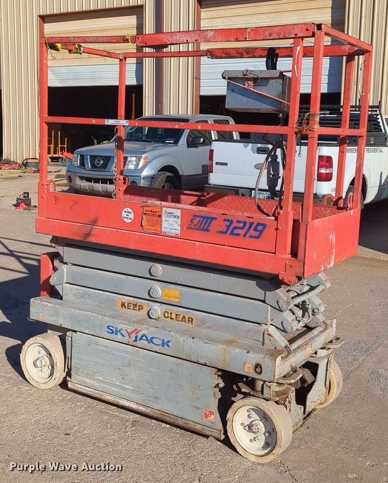 image for item OL9042 2008 Sky Jack SJIII-3219  scissor lift