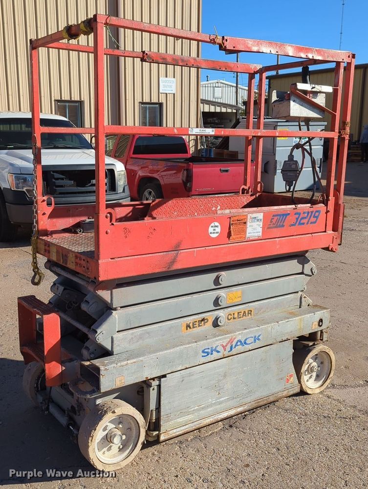 image for item OL9042 2008 Sky Jack SJIII-3219  scissor lift