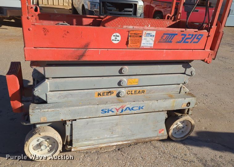 image for item OL9042 2008 Sky Jack SJIII-3219  scissor lift