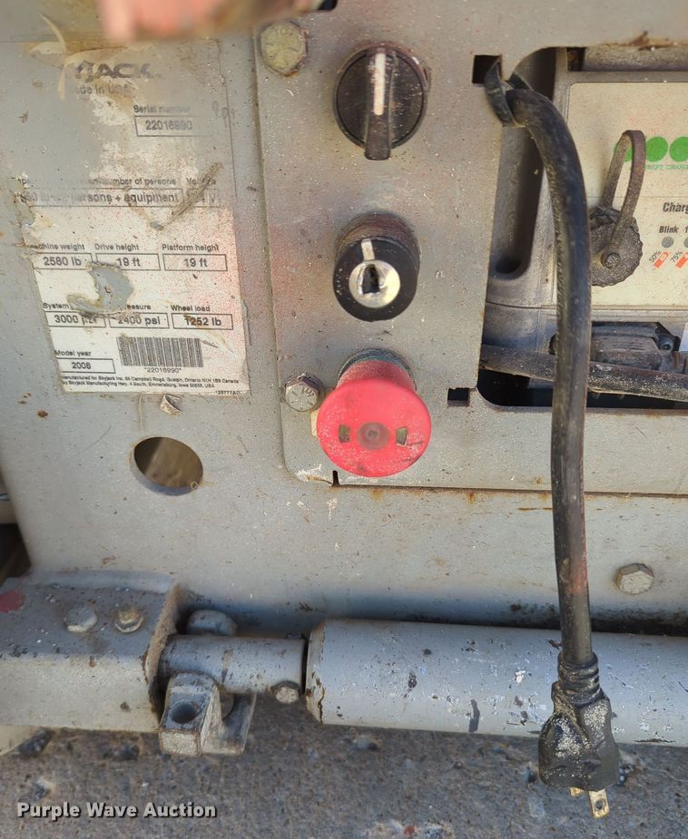 image for item OL9042 2008 Sky Jack SJIII-3219  scissor lift