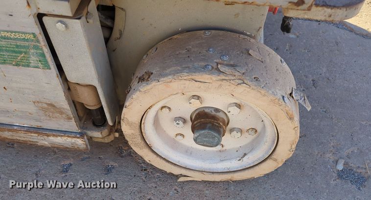 image for item OL9042 2008 Sky Jack SJIII-3219  scissor lift