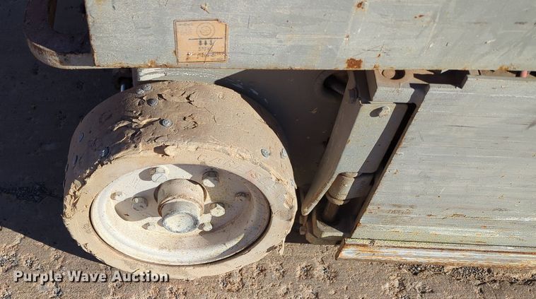 image for item OL9042 2008 Sky Jack SJIII-3219  scissor lift