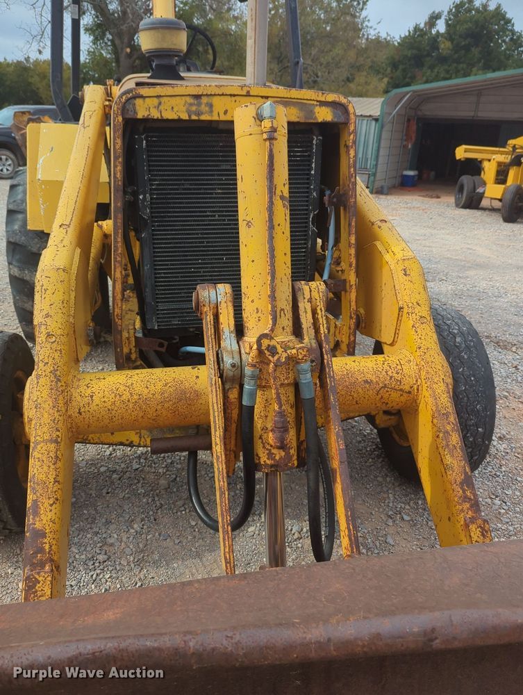 image for item OL9057 1983 John Deere 510B  backhoe