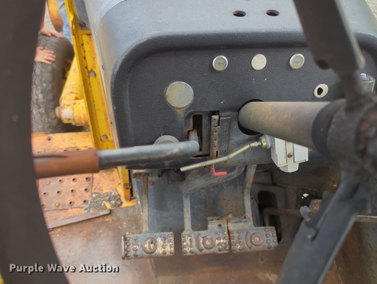 image for item OL9057 1983 John Deere 510B  backhoe