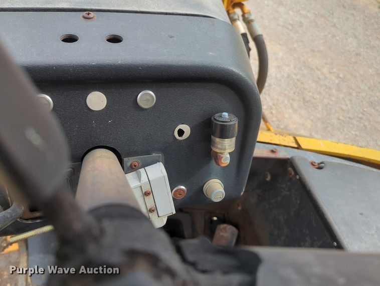 image for item OL9057 1983 John Deere 510B  backhoe