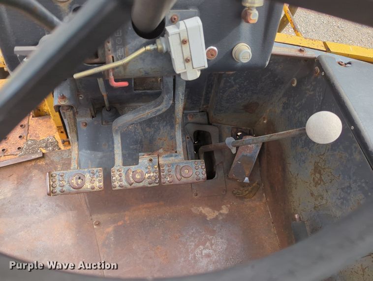 image for item OL9057 1983 John Deere 510B  backhoe