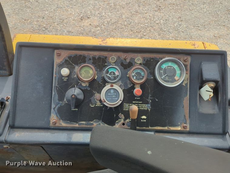 image for item OL9057 1983 John Deere 510B  backhoe