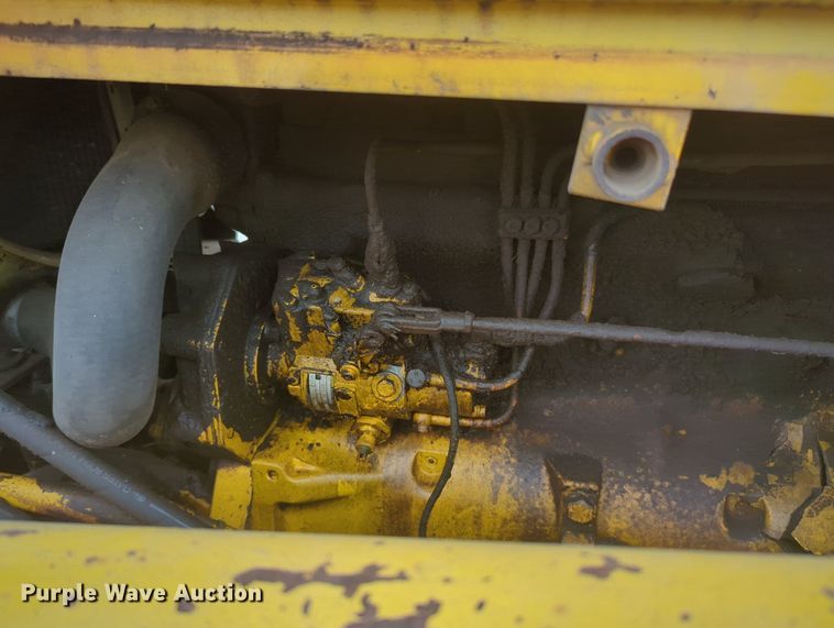 image for item OL9057 1983 John Deere 510B  backhoe