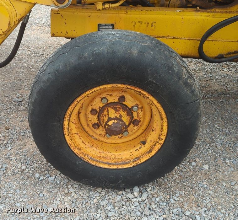 image for item OL9057 1983 John Deere 510B  backhoe