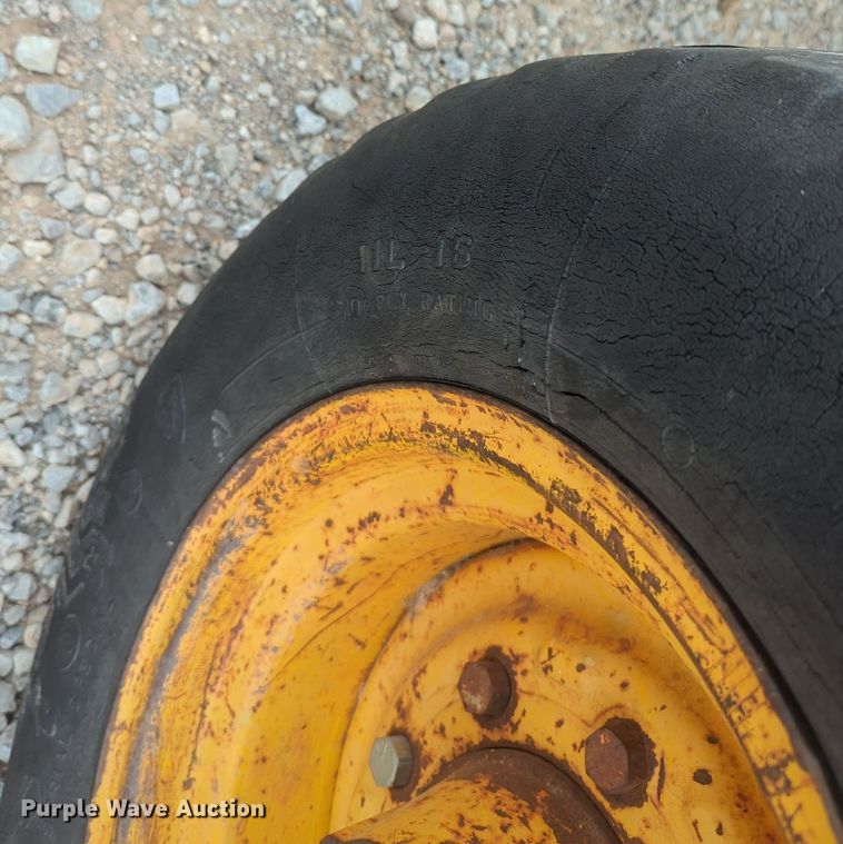 image for item OL9057 1983 John Deere 510B  backhoe