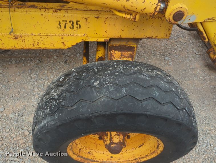 image for item OL9057 1983 John Deere 510B  backhoe