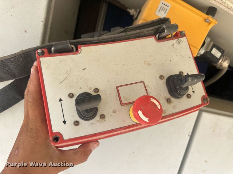 image for item DH1847 2010 Kleemann Mobirex MR110ZS EVO  crushing plant