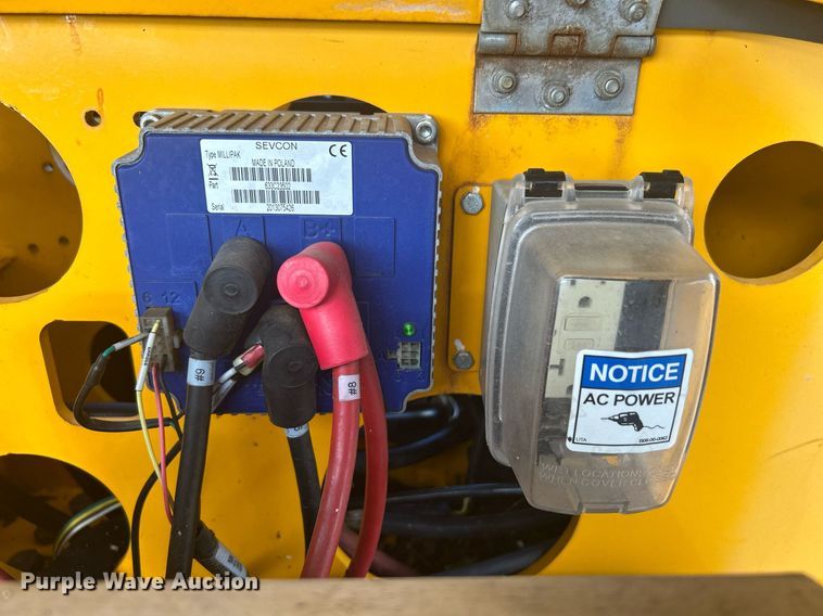 image for item DJ6348 2013 Haulotte 3632T  boom lift