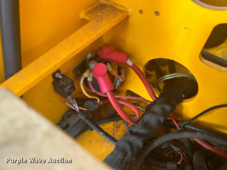 image for item DJ6348 2013 Haulotte 3632T  boom lift