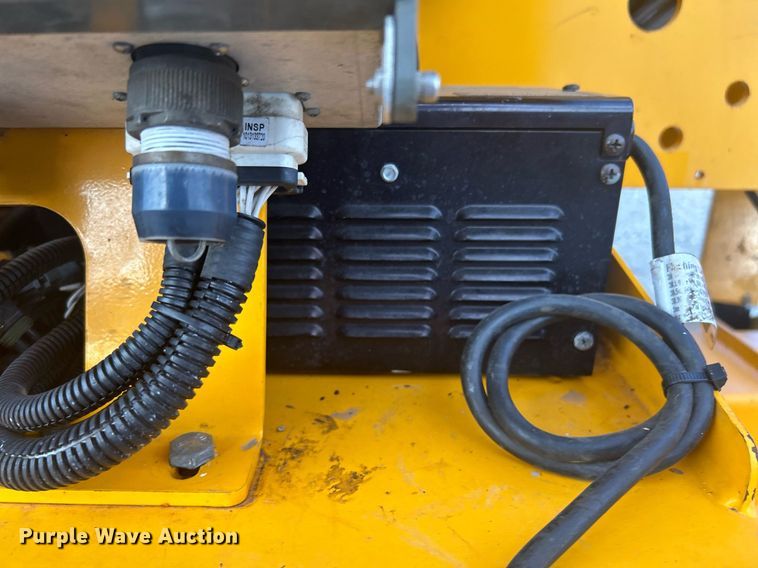 image for item DJ6348 2013 Haulotte 3632T  boom lift