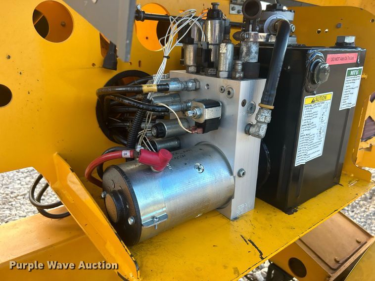 image for item DJ6348 2013 Haulotte 3632T  boom lift