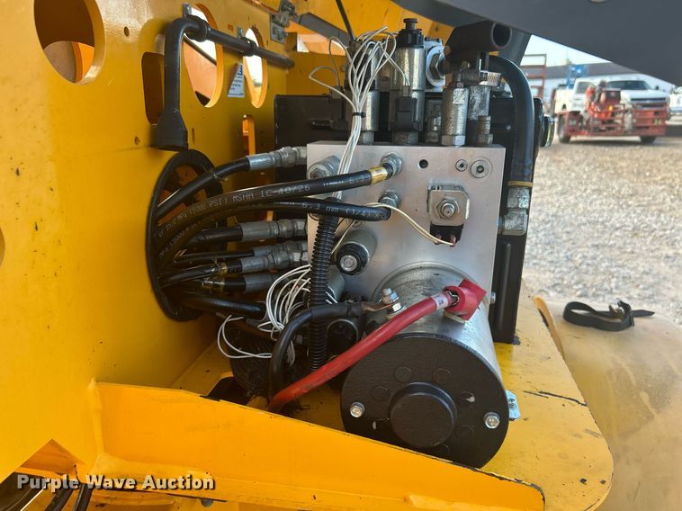 image for item DJ6348 2013 Haulotte 3632T  boom lift