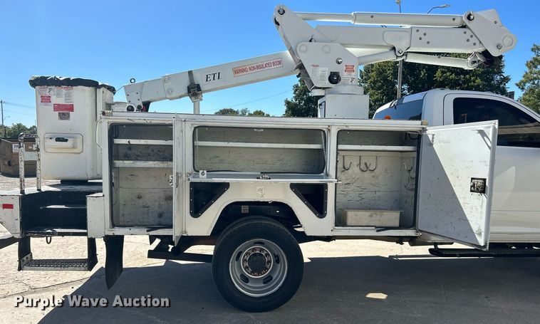 image for item DJ6351 2014 Dodge  Ram 5500HD bucket truck