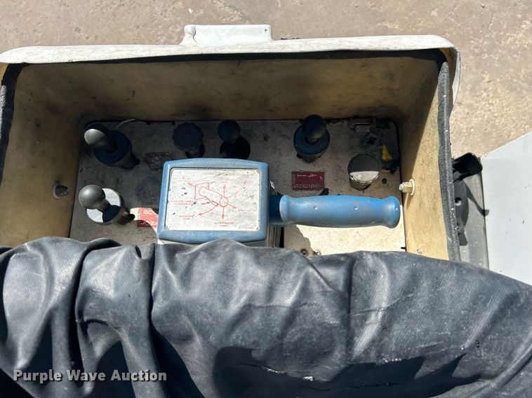 image for item DJ6351 2014 Dodge  Ram 5500HD bucket truck