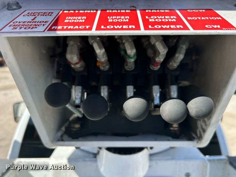 image for item DJ6351 2014 Dodge  Ram 5500HD bucket truck