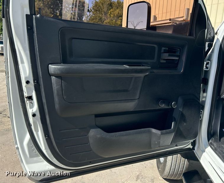 image for item DJ6351 2014 Dodge  Ram 5500HD bucket truck