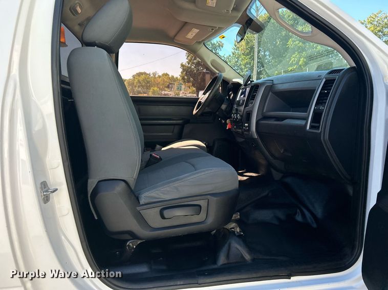 image for item DJ6351 2014 Dodge  Ram 5500HD bucket truck