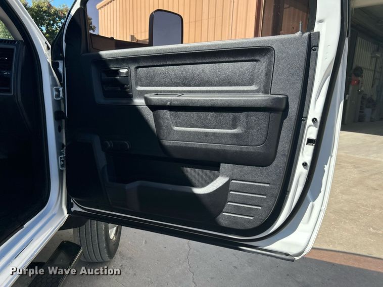 image for item DJ6351 2014 Dodge  Ram 5500HD bucket truck