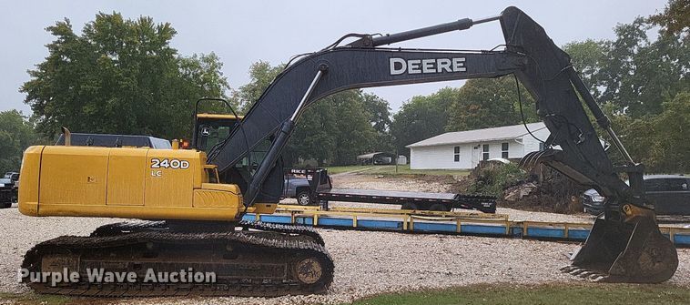 image for item DK1129 2006 John Deere 240D LC  excavator