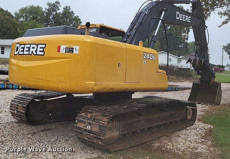 image for item DK1129 2006 John Deere 240D LC  excavator