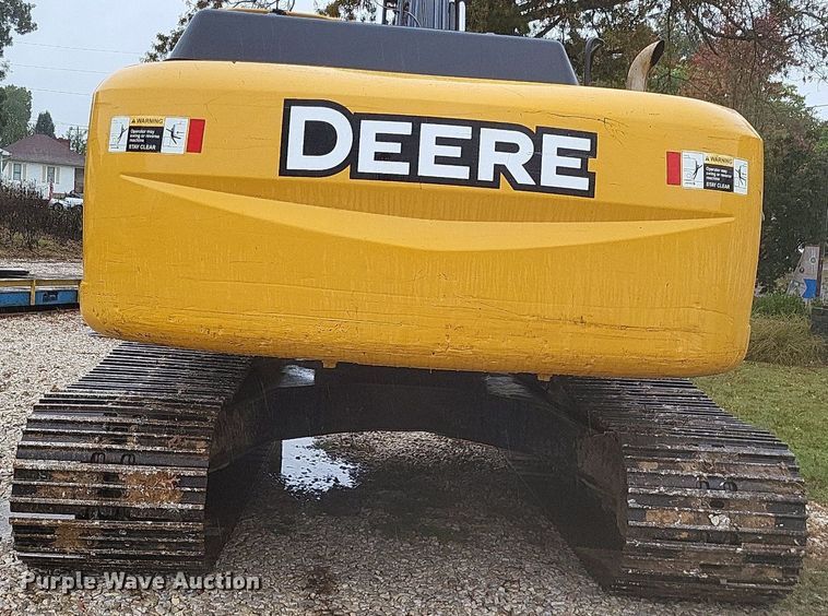 image for item DK1129 2006 John Deere 240D LC  excavator