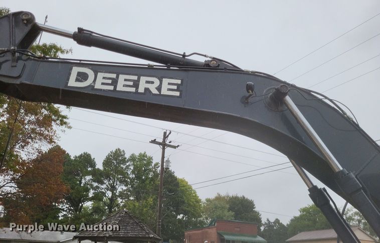 image for item DK1129 2006 John Deere 240D LC  excavator