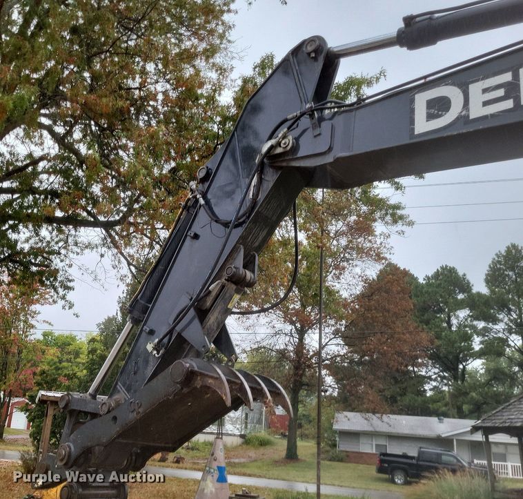 image for item DK1129 2006 John Deere 240D LC  excavator