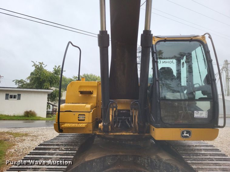image for item DK1129 2006 John Deere 240D LC  excavator