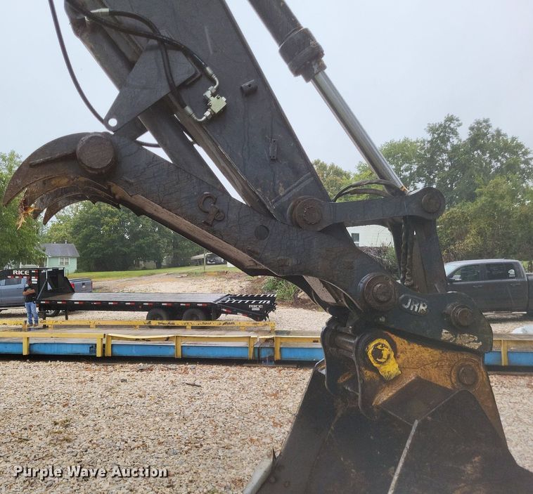 image for item DK1129 2006 John Deere 240D LC  excavator