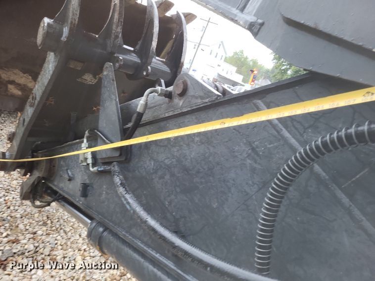 image for item DK1129 2006 John Deere 240D LC  excavator