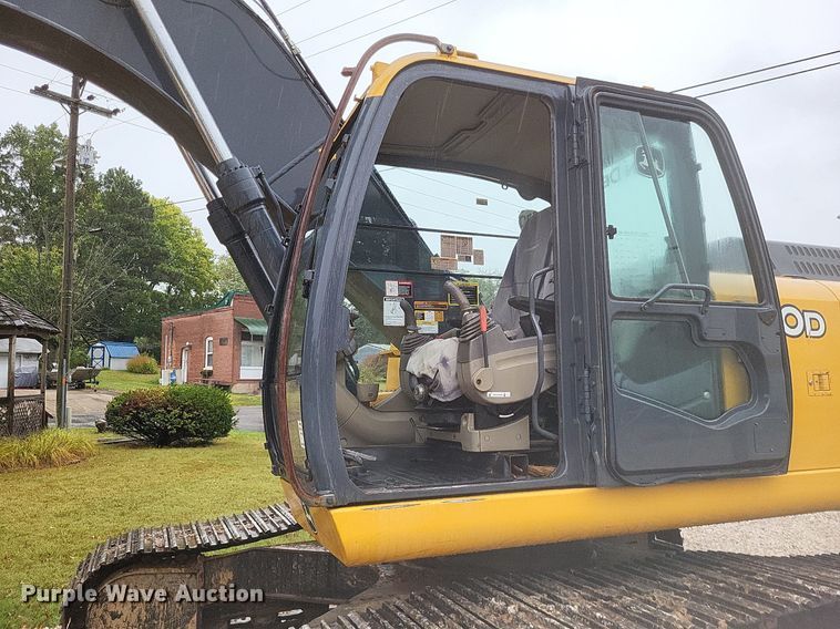 image for item DK1129 2006 John Deere 240D LC  excavator