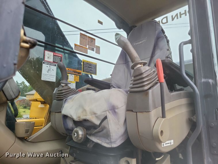 image for item DK1129 2006 John Deere 240D LC  excavator