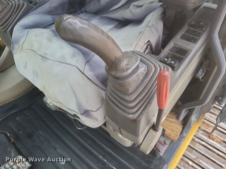 image for item DK1129 2006 John Deere 240D LC  excavator