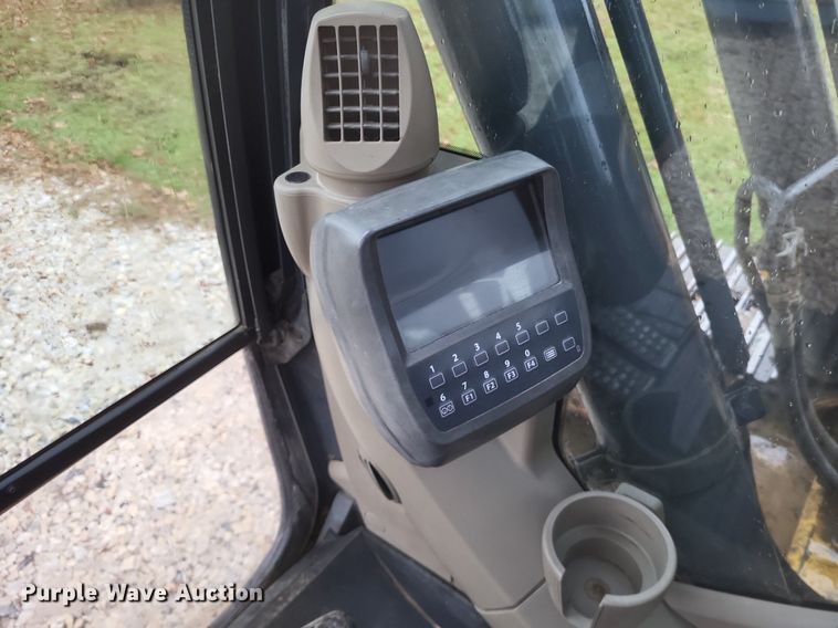 image for item DK1129 2006 John Deere 240D LC  excavator