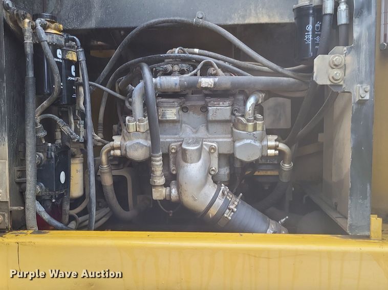 image for item DK1129 2006 John Deere 240D LC  excavator