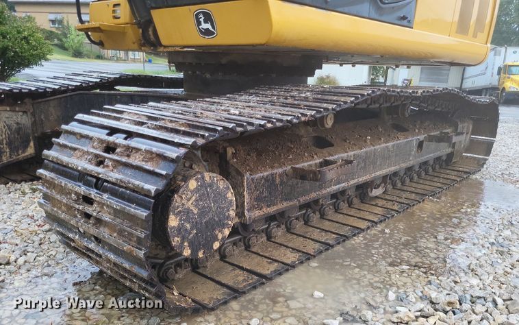 image for item DK1129 2006 John Deere 240D LC  excavator