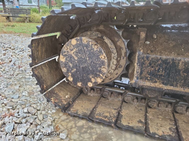 image for item DK1129 2006 John Deere 240D LC  excavator