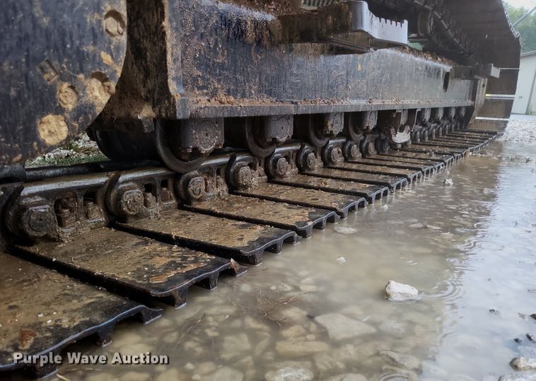 image for item DK1129 2006 John Deere 240D LC  excavator