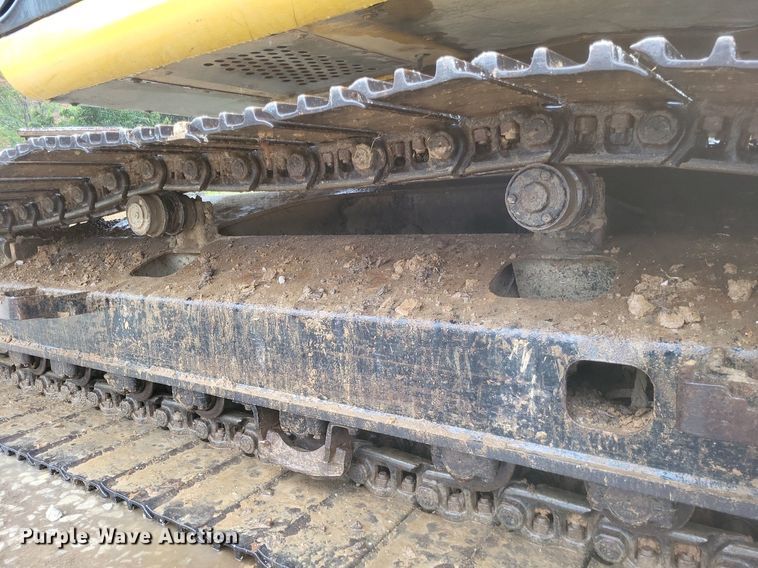 image for item DK1129 2006 John Deere 240D LC  excavator