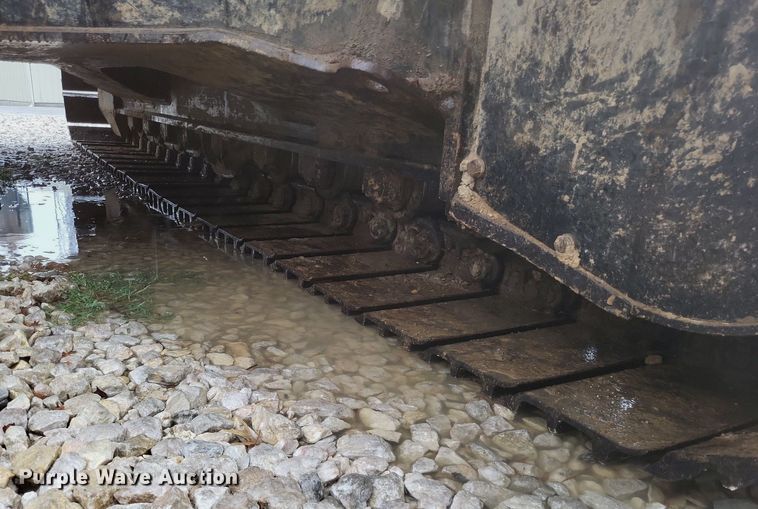 image for item DK1129 2006 John Deere 240D LC  excavator