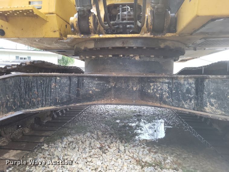 image for item DK1129 2006 John Deere 240D LC  excavator